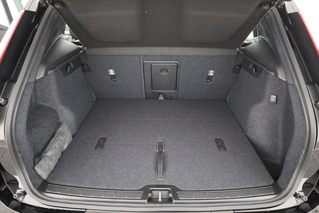 Volvo XC40 Core 2WD B3 Mild-Hybrid Core, AHK, Navi, LED, Winter, Kamera, el. Klappe 