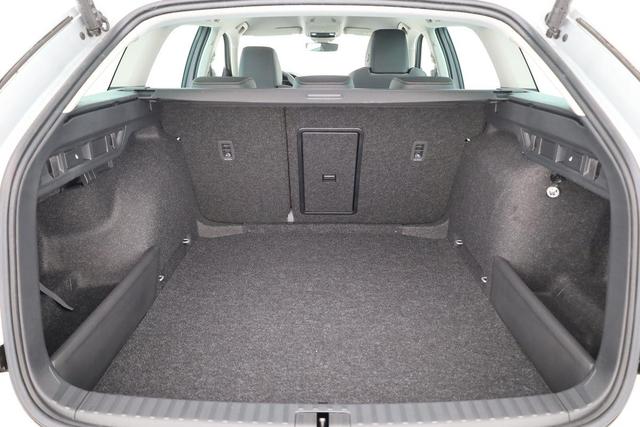 Skoda Octavia Combi 1.5 TSI mHEV 110 kW Selection DSG Selection, Side, Navi, Kamera, Teilleder 