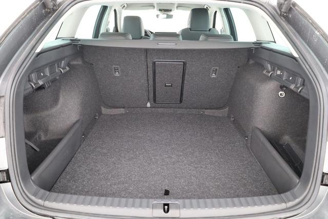 Skoda Octavia Combi 1.5 TSI mHEV 110 kW Selection DSG Selection, Matrix, Navi, Area, HuD, AHK, 19-Zoll, 