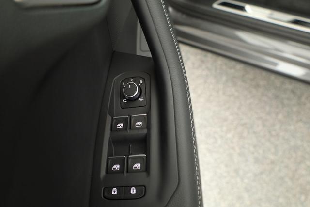 Volkswagen Touareg 3.0 TDI 210 kW 4Motion R-Line V6 Black, 22-Zoll, Dynaudio, HuD, Luft, Standheizung, AHK 