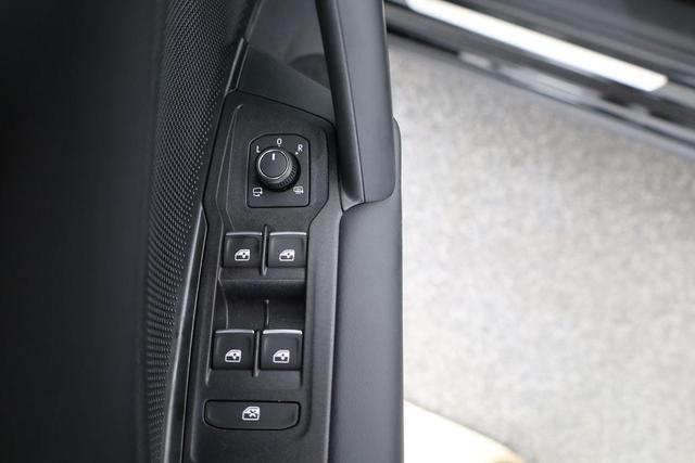 Volkswagen Tiguan 2.0 TDI 142 kW 4Motion R-Line DSG 4M Black, VOLLAUSSTATTUNG 