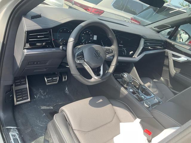Volkswagen Touareg - 3.0 TDI 210 kW 4Motion R-Line V6 Black, 22-Zoll, Dynaudio, HuD, Luft, Standheizung