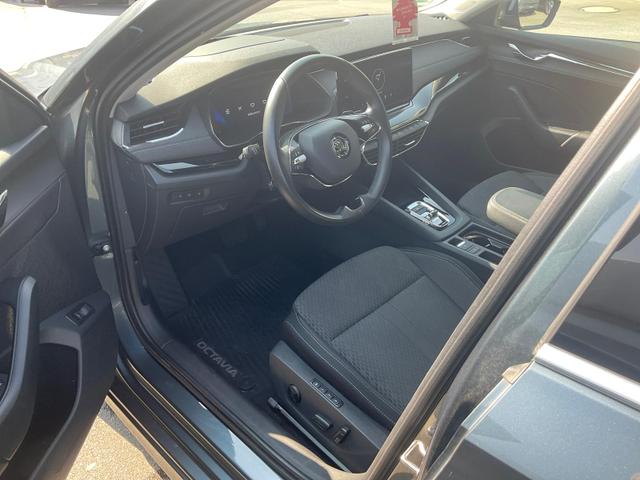 Skoda Octavia Combi - FIRST EDITION 2.0 TDI DSG Edition, Matrix, HUD, Side, Navi, AHK, Winter