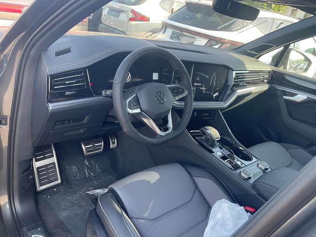 Volkswagen Touareg - 3.0 TDI 210 kW 4Motion R-Line V6 Black, 22-Zoll, Dynaudio, HuD, Luft, Standheizung