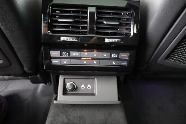 Volkswagen Touareg 3.0 TDI 210 kW 4Motion R-Line V6 Black, 22-Zoll, Dynaudio, HuD, Luft, Standheizung 