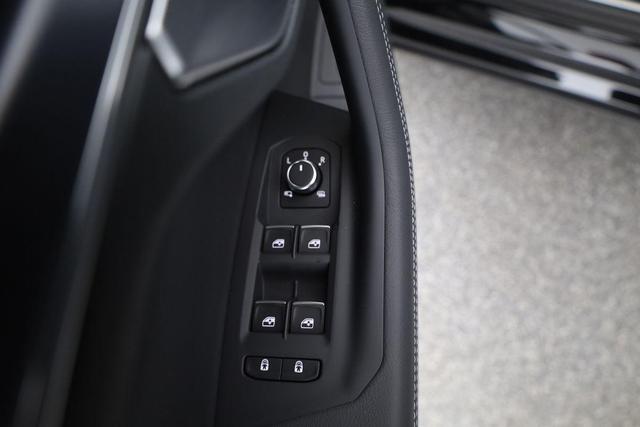 Volkswagen Touareg 3.0 TDI 210 kW 4Motion R-Line V6 Black, 22-Zoll, Dynaudio, HuD, Luft, Standheizung 