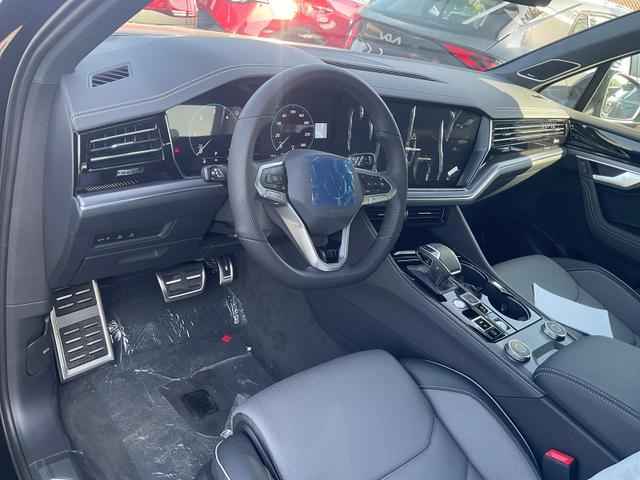 Volkswagen Touareg - 3.0 TDI 210 kW 4Motion R-Line V6 Black, 22-Zoll, Dynaudio, HuD, Luft, Standheizung