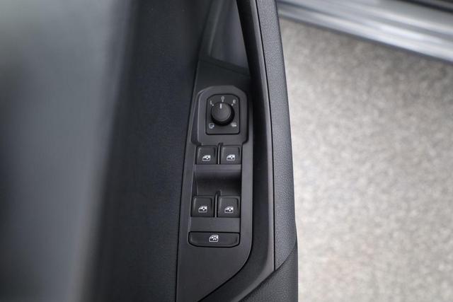 Skoda Karoq Selection 1.5 TSI Selection, AHK, el. Klappe, Kamera, Ladeboden, Winter 