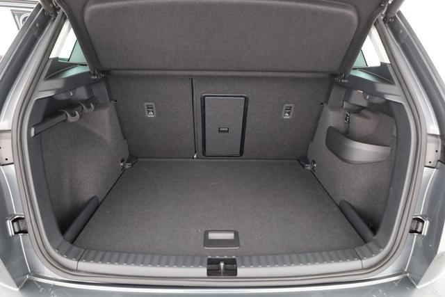 Skoda Karoq Selection 1.5 TSI Selection, AHK, el. Klappe, Kamera, Ladeboden, Winter 