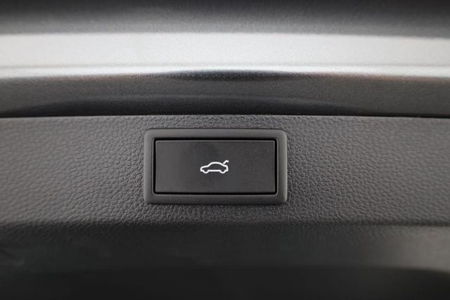 Skoda Karoq Selection 1.5 TSI Selection, AHK, el. Klappe, Kamera, Ladeboden, Winter 