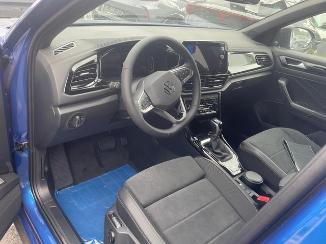 Volkswagen T-Roc - Style 1.5 TSI DSG Black Style, AHK, IQ.Light, 19-Zoll, easyOpen, Navi