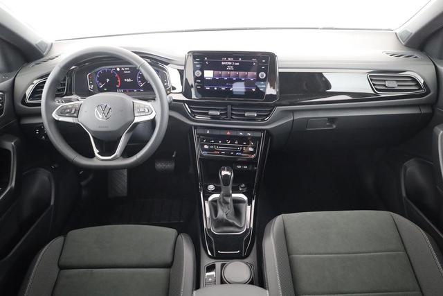 Volkswagen T-Roc Style 1.5 TSI DSG Black Style, AHK, IQ.Light, 19-Zoll, easyOpen, Navi 