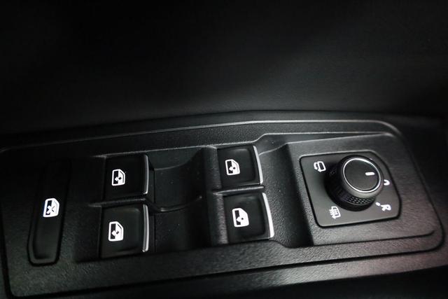 Volkswagen T-Roc Style 1.5 TSI DSG Black Style, AHK, IQ.Light, 19-Zoll, easyOpen, Navi 