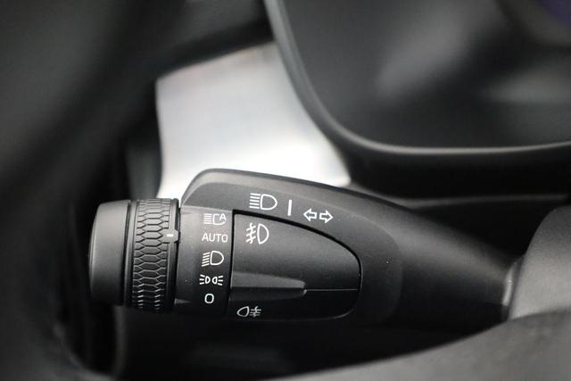 Volvo XC40 Core 2WD B3 Mild-Hybrid Core, Navi, LED, Winter, Kamera, el. Klappe 