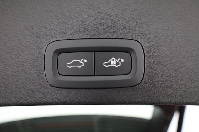 Volvo XC40 Core 2WD B3 Mild-Hybrid Core, Navi, LED, Winter, Kamera, el. Klappe 