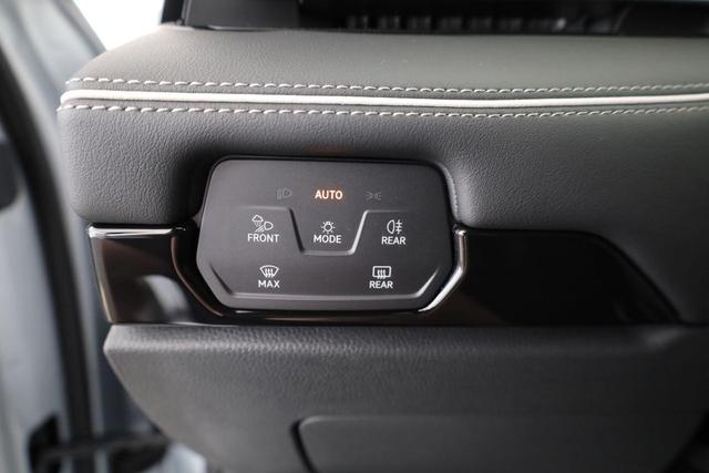 Volkswagen ID.7 Kombi Pro 210 kW Tourer Pro, HuD, IQ.Light, AreaView, easyOpen, NaviPro Max 