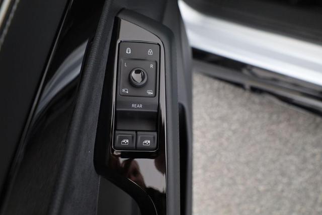 Volkswagen ID.7 Kombi Pro 210 kW Tourer Pro, HuD, IQ.Light, AreaView, easyOpen, NaviPro Max 