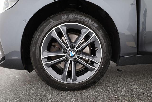 BMW 2er Active Tourer 220 i Sport Line 220i Line, AHK, LED, Navi, Kamera, HeadUp 