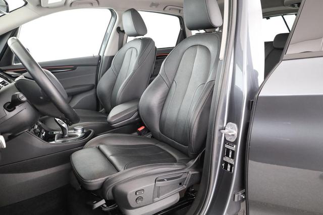 BMW 2er Active Tourer 220 i Sport Line 220i Line, AHK, LED, Navi, Kamera, HeadUp 
