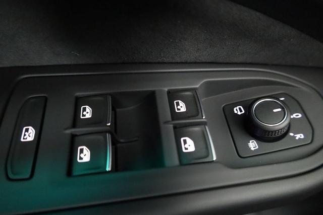 Volkswagen Golf 1.5 eTSI 110 kW R-Line DSG, LED, Navi, Kamera, Parklenk, Winter 