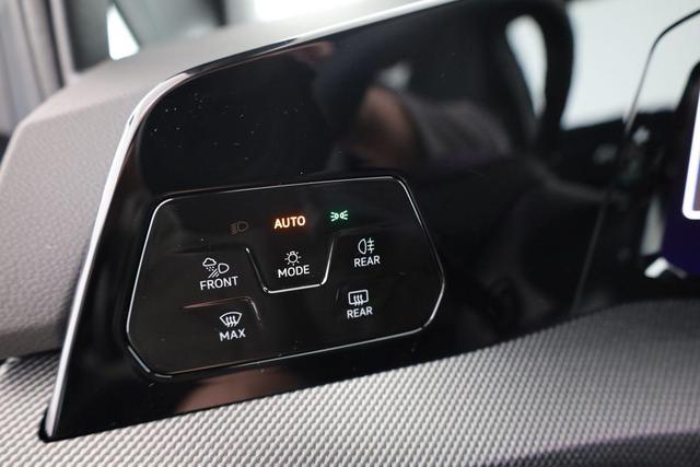 Volkswagen Golf 1.5 eTSI 110 kW R-Line DSG, LED, Navi, Kamera, Parklenk, Winter 