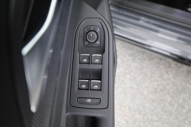 Volkswagen Golf 1.5 eTSI 110 kW R-Line DSG, LED, Navi, Kamera, Parklenk, Winter 