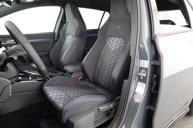 Volkswagen Golf 1.5 eTSI 110 kW R-Line DSG, LED, Navi, Kamera, Parklenk, Winter 