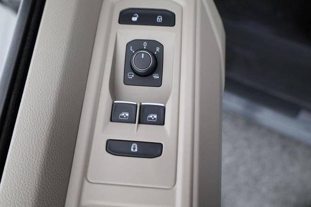 Volkswagen T7 Multivan TDI DSG Edition KÜ, Pano, AHK, IQ.Light, 18-Zoll, el. Türen 