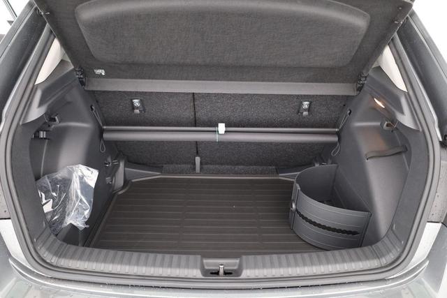 Skoda Fabia Selection 1.0 TSI 130 Jahre, LED, Kamera, Winter, 15-Zoll 