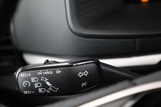 Skoda Karoq Selection 1.5 TSI Selection, AHK, Kamera, Winter, 5-J Garantie 