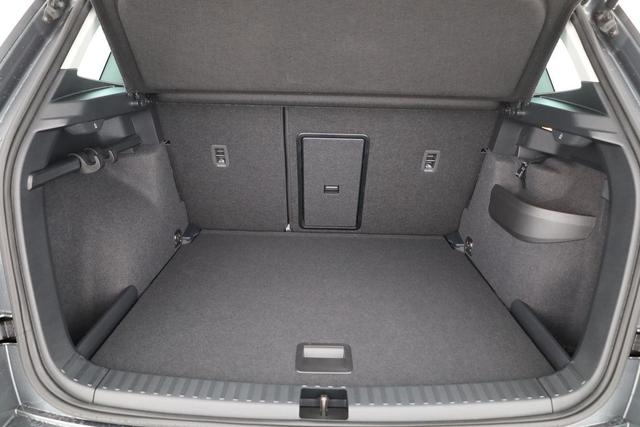 Skoda Karoq Selection 1.5 TSI Selection, AHK, Kamera, Winter, 5-J Garantie 