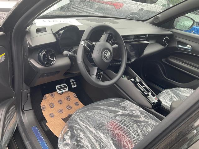 Alfa Romeo Junior - Ibrida 1.2 VGT 48V-Hybrid (100kW) Speciale Speciale, 18-Zoll, Kamera, el. Klappe, Sitzheizung