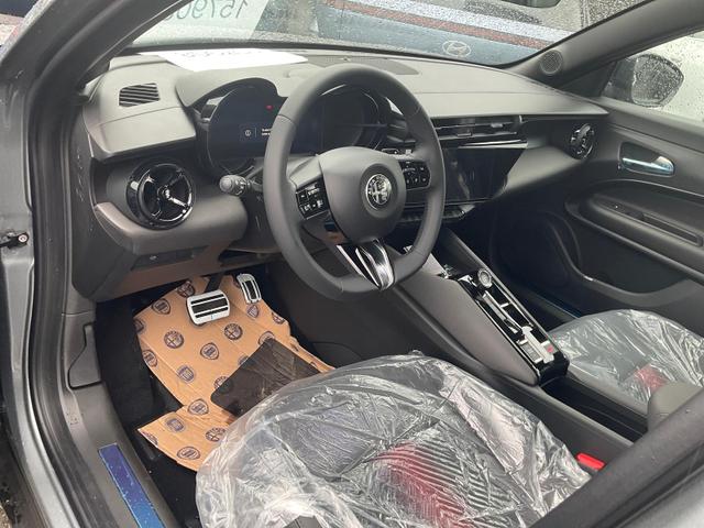 Alfa Romeo Junior - Ibrida 1.2 VGT 48V-Hybrid (100kW) Speciale Speciale, 18-Zoll, Kamera, el. Klappe, Sitzheizung
