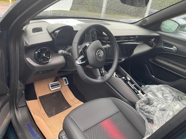Alfa Romeo Junior - Ibrida 1.2 VGT 48V-Hybrid (100kW) Speciale Speciale, 18-Zoll, Kamera, el. Klappe, Sitzheizung