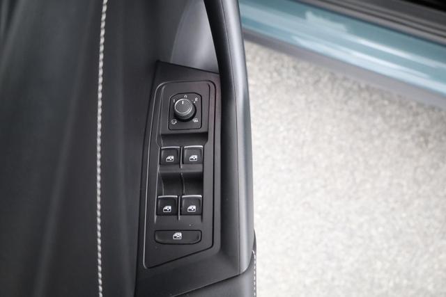 Volkswagen T-Roc Style 1.5 TSI DSG, IQ.Light, Navi, Pano, Kamera, Parklenk, Winter 