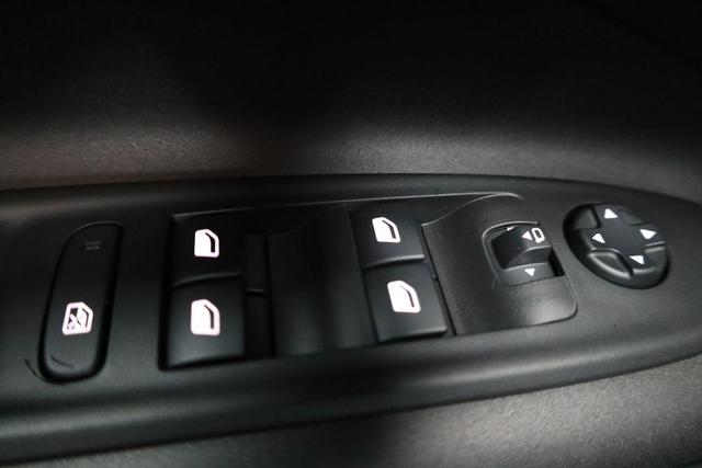 Alfa Romeo Junior Ibrida 1.2 VGT 48V-Hybrid (100kW) Speciale Speciale, 18-Zoll, Kamera, el. Klappe, Sitzheizung 