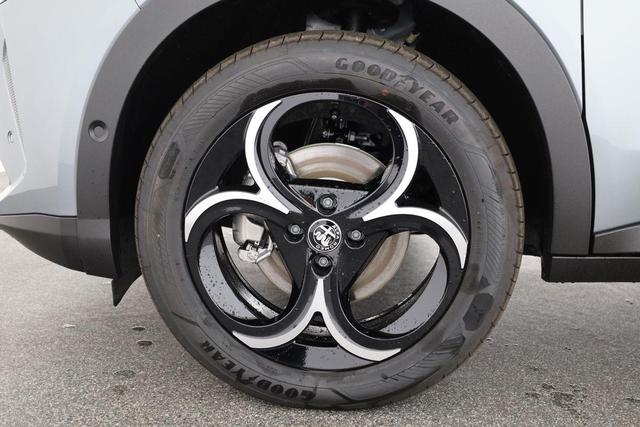 Alfa Romeo Junior Ibrida 1.2 VGT 48V-Hybrid (100kW) Speciale Speciale, 18-Zoll, Kamera, el. Klappe, Sitzheizung 