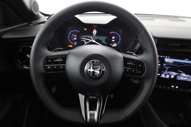 Alfa Romeo Junior Ibrida 1.2 VGT 48V-Hybrid (100kW) Speciale Speciale, 18-Zoll, Kamera, el. Klappe, Sitzheizung 