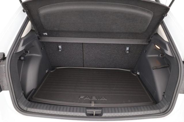 Skoda Fabia Selection 1.0 TSI 130 Jahre, Kamera, Side, Winter, 5-J Garantie, Ladeboden 