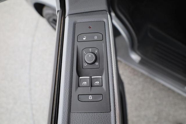 Volkswagen Multivan 6.1 Generation Six 4MOTION T6.1 TDI DSG 4M Six, AHK, Navi, Kamera, 19-Zoll 