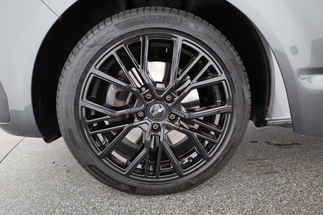 Volkswagen Multivan 6.1 Generation Six 4MOTION T6.1 TDI DSG 4M Six, AHK, Navi, Kamera, 19-Zoll 