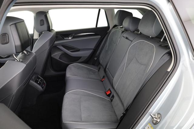 Volkswagen Passat Variant 1.5 eTSI 110 kW Business DSG Business, AHK, Navi, Side, Kamera 