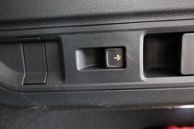 Volkswagen Passat Variant 1.5 eTSI 110 kW Business DSG Business, AHK, Navi, Side, Kamera 