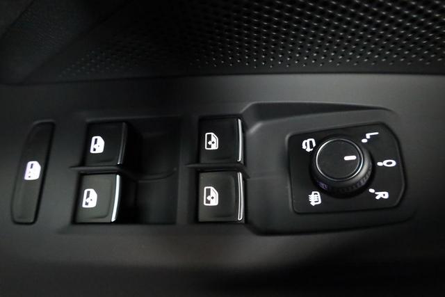 Volkswagen Passat Variant 2.0 TDI 142 kW 4Motion R-Line DSG 4M Black, AHK, HUD, Side 