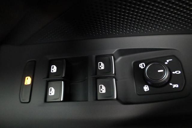 Volkswagen Passat Variant 2.0 TDI 142 kW 4Motion R-Line DSG 4M Black, AHK, HUD, Side 