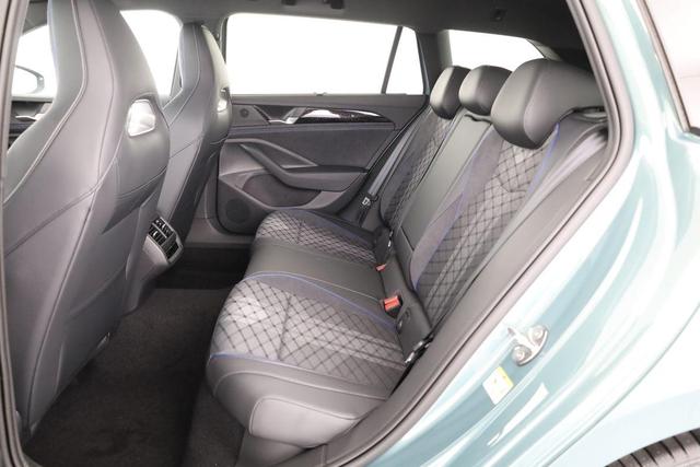 Volkswagen Passat Variant 2.0 TDI 142 kW 4Motion R-Line DSG 4M Black, AHK, HUD, Side 