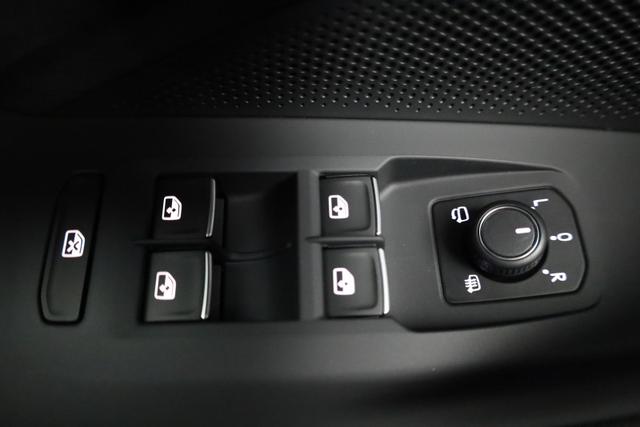 Volkswagen Passat Variant 2.0 TDI 142 kW 4Motion R-Line DSG 4M Black, AHK, HUD, Side 