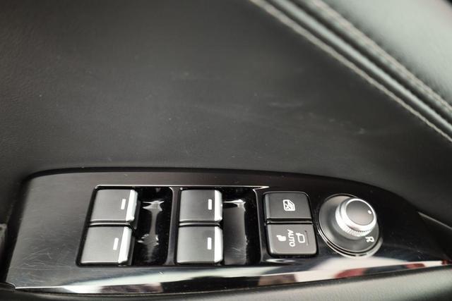 Mazda Mazda6 Kombi Sports-Line 6 2.5 Skyactiv G Sports Line, LED, Navi, Bose, AreaView 