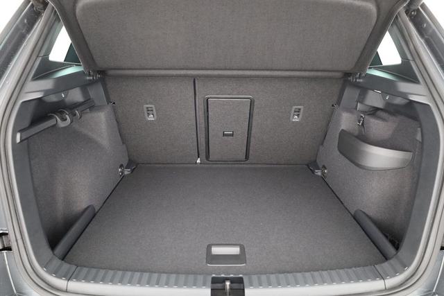 Skoda Karoq Sportline 2.0 TDI DSG Sportline, Pano, AHK, Matrix, Teilleder, 5 J.-Garantie 