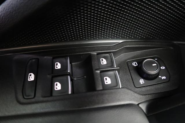 Volkswagen Tiguan 1.5 TSI eHybrid 200 kW R-Line Black, Pano, 20-Zoll, AHK, AreaView, 5-J Garantie 